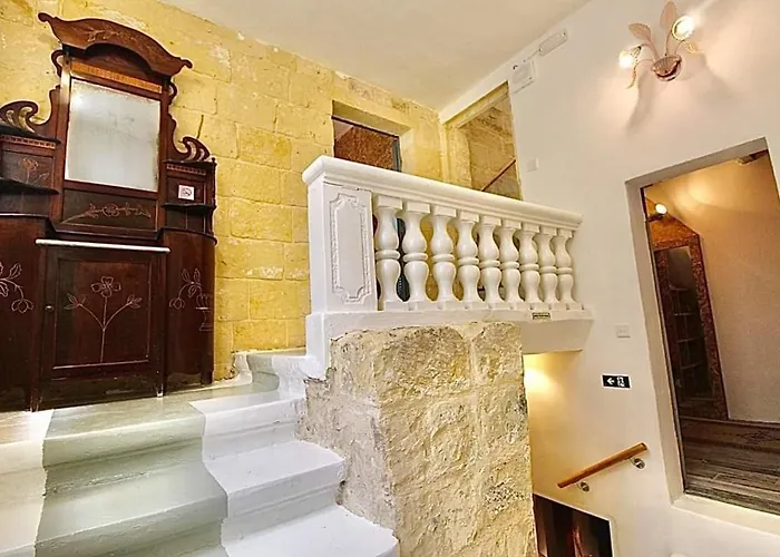 16 Agius De Soldanis * Victoria